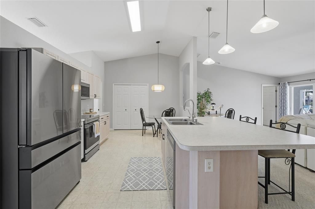 На продажу: $524,900 (4 спален, 2 ванн, 2000 Квадратных фут)