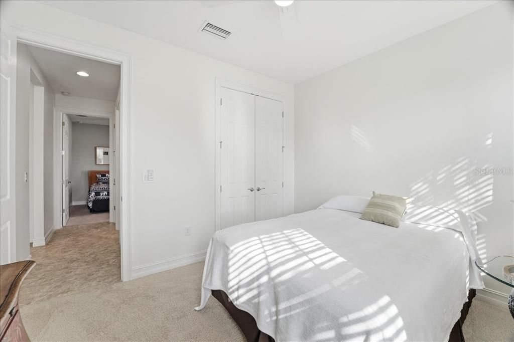 На продажу: $439,800 (4 спален, 2 ванн, 2032 Квадратных фут)