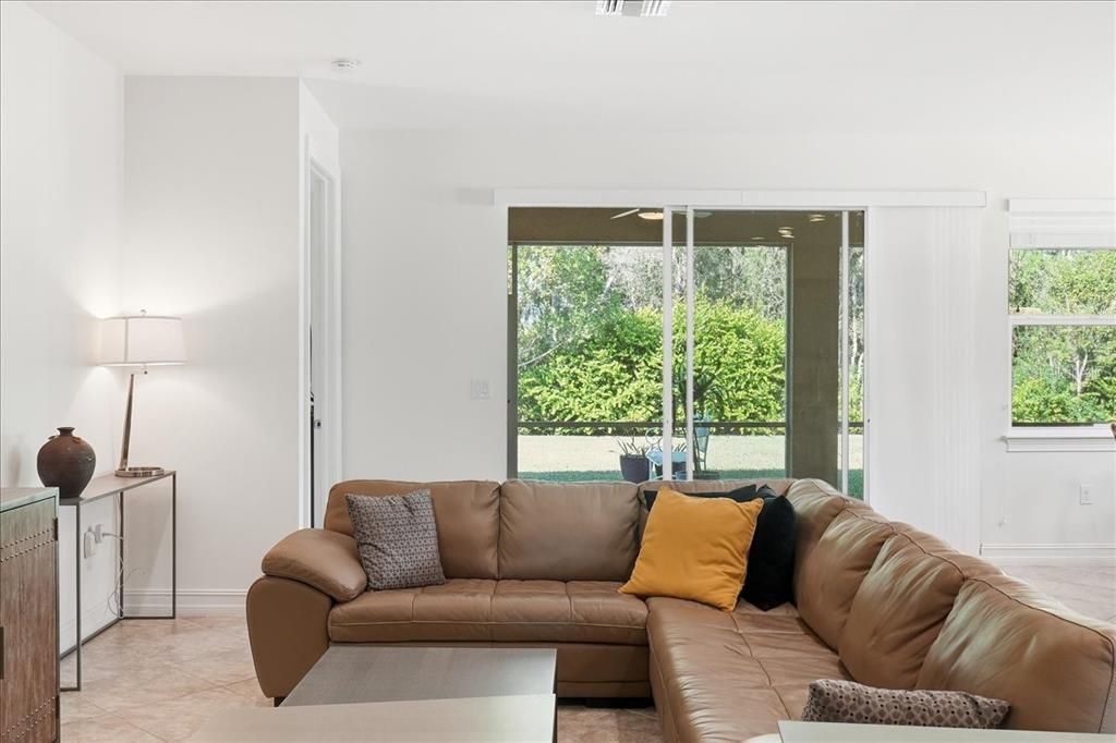 На продажу: $439,800 (4 спален, 2 ванн, 2032 Квадратных фут)