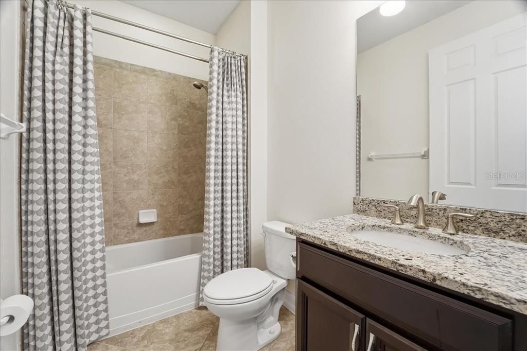 На продажу: $439,800 (4 спален, 2 ванн, 2032 Квадратных фут)