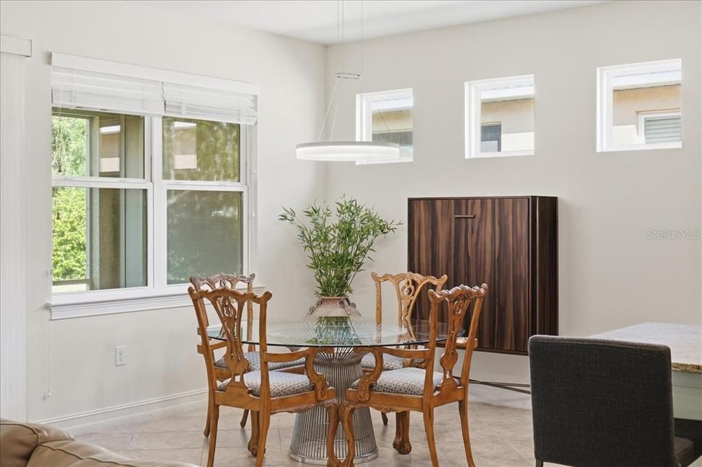 На продажу: $439,800 (4 спален, 2 ванн, 2032 Квадратных фут)