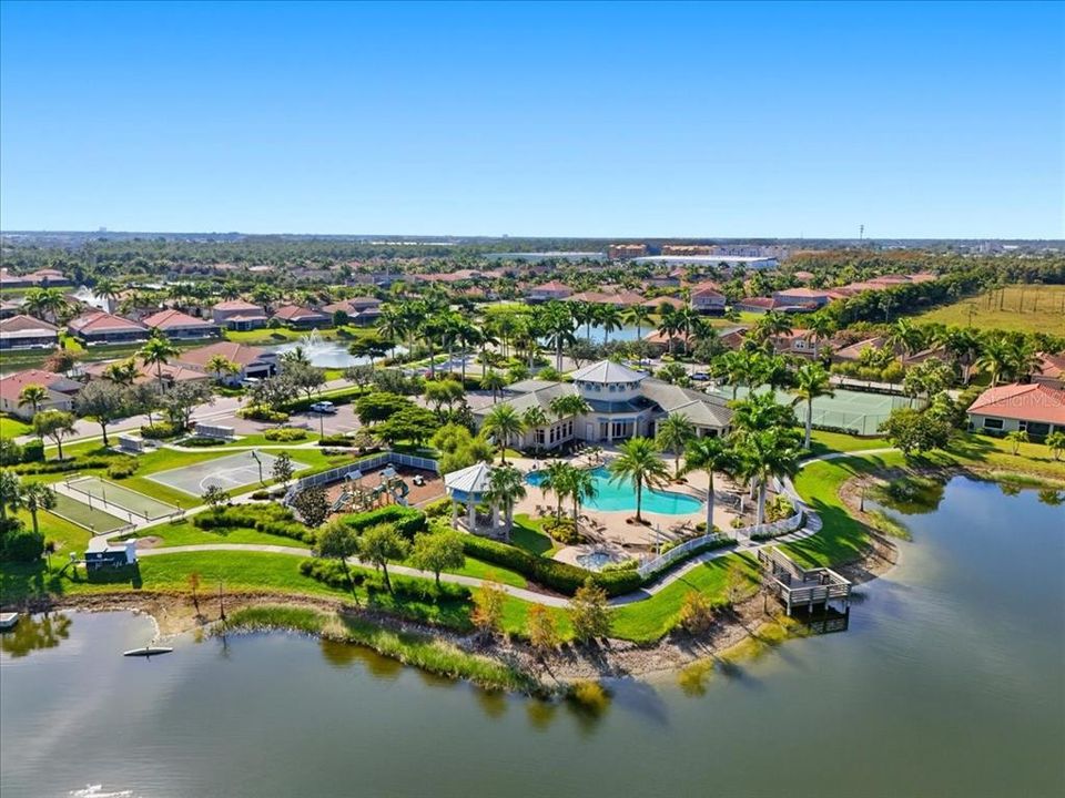 На продажу: $439,800 (4 спален, 2 ванн, 2032 Квадратных фут)