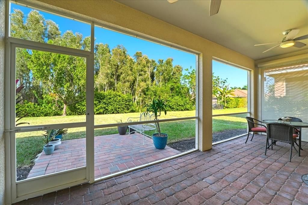 На продажу: $439,800 (4 спален, 2 ванн, 2032 Квадратных фут)