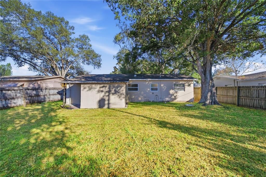 For Sale: $310,000 (3 beds, 1 baths, 816 Square Feet)