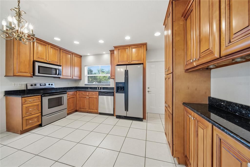 For Sale: $310,000 (3 beds, 1 baths, 816 Square Feet)