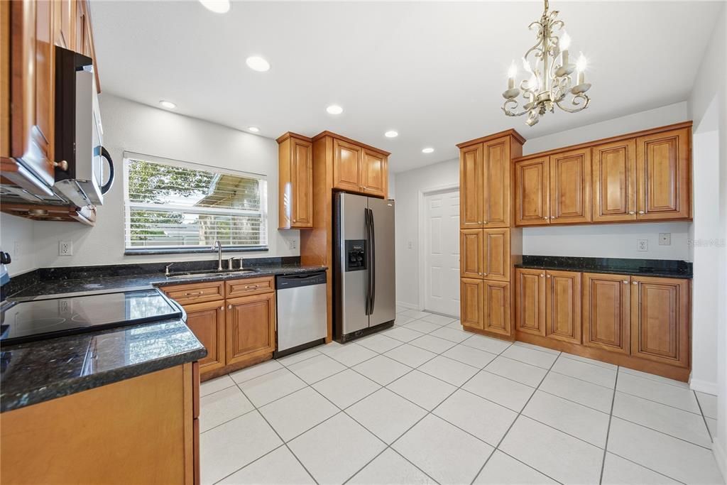 For Sale: $310,000 (3 beds, 1 baths, 816 Square Feet)