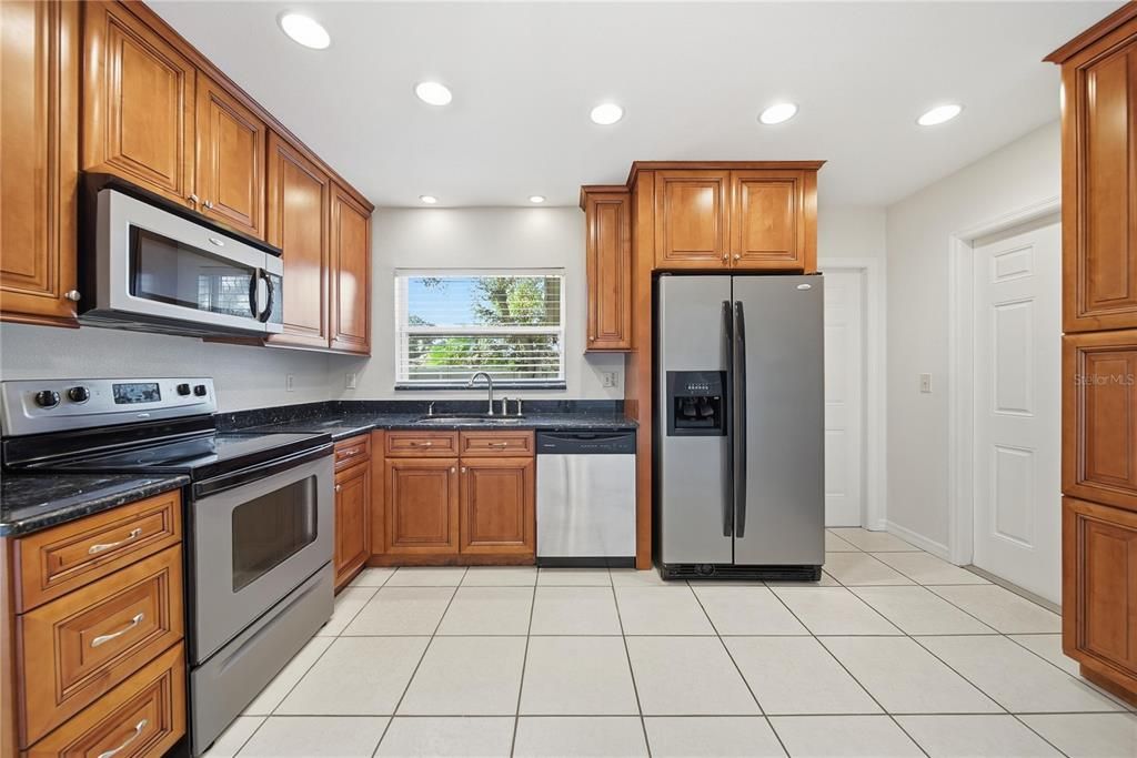 For Sale: $310,000 (3 beds, 1 baths, 816 Square Feet)