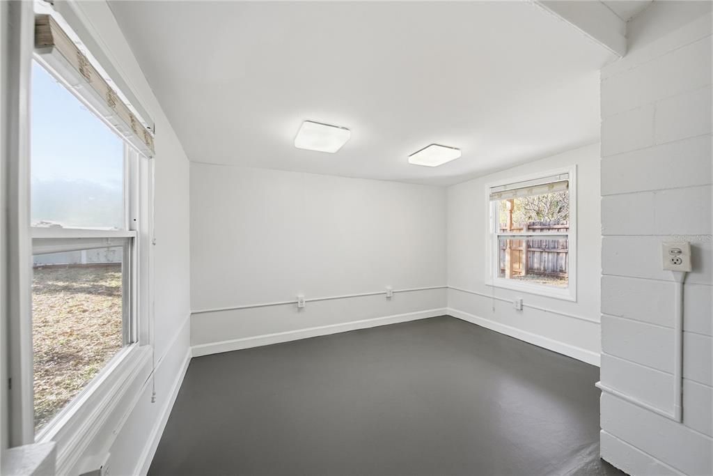 For Sale: $310,000 (3 beds, 1 baths, 816 Square Feet)