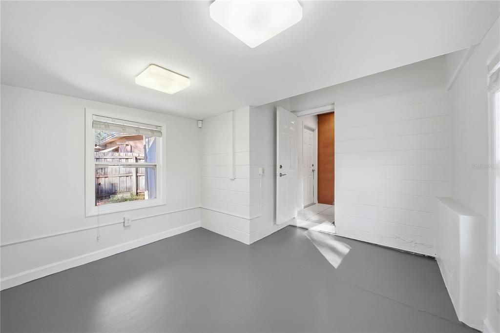 For Sale: $310,000 (3 beds, 1 baths, 816 Square Feet)