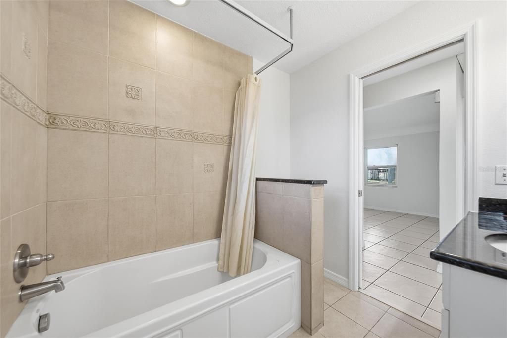 For Sale: $310,000 (3 beds, 1 baths, 816 Square Feet)