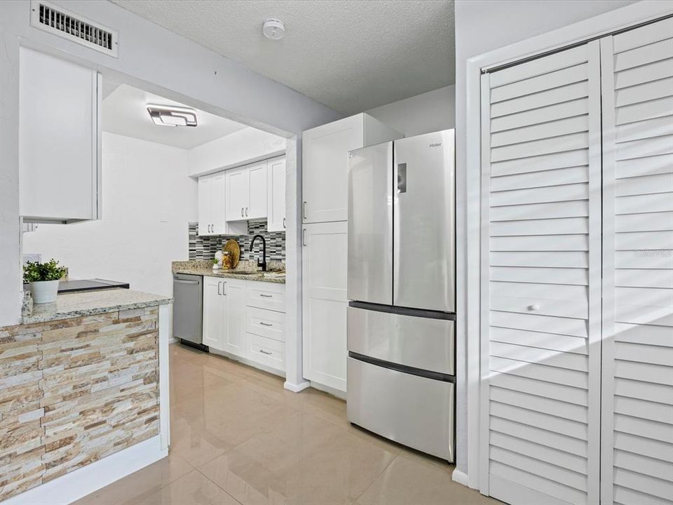 待售: $219,000 (2 贝兹, 1 浴室, 808 平方英尺)