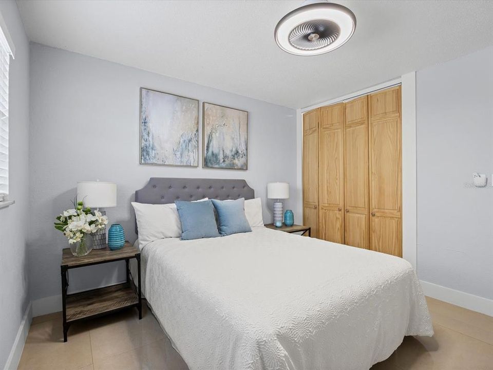 待售: $219,000 (2 贝兹, 1 浴室, 808 平方英尺)