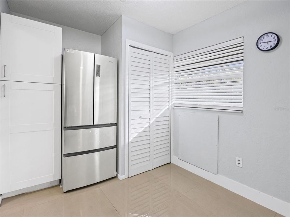 待售: $219,000 (2 贝兹, 1 浴室, 808 平方英尺)