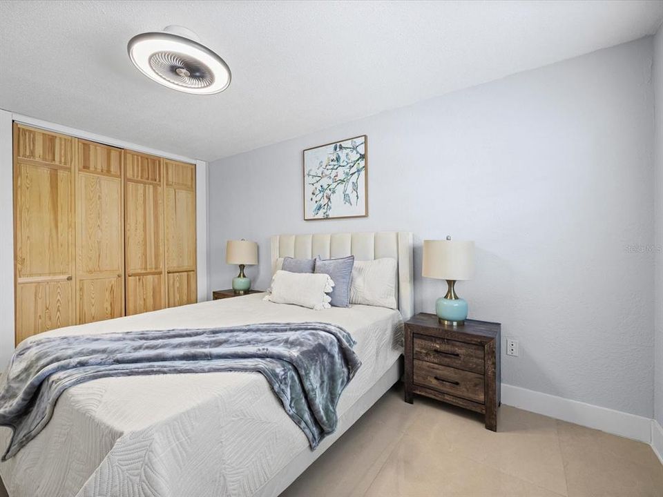 待售: $219,000 (2 贝兹, 1 浴室, 808 平方英尺)