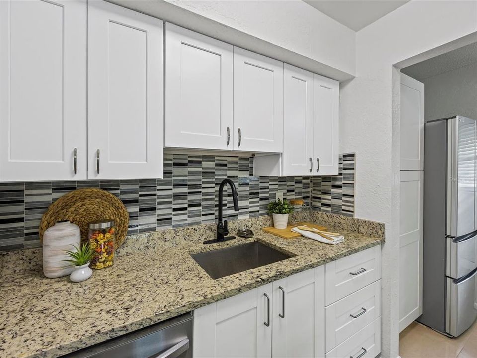 待售: $219,000 (2 贝兹, 1 浴室, 808 平方英尺)