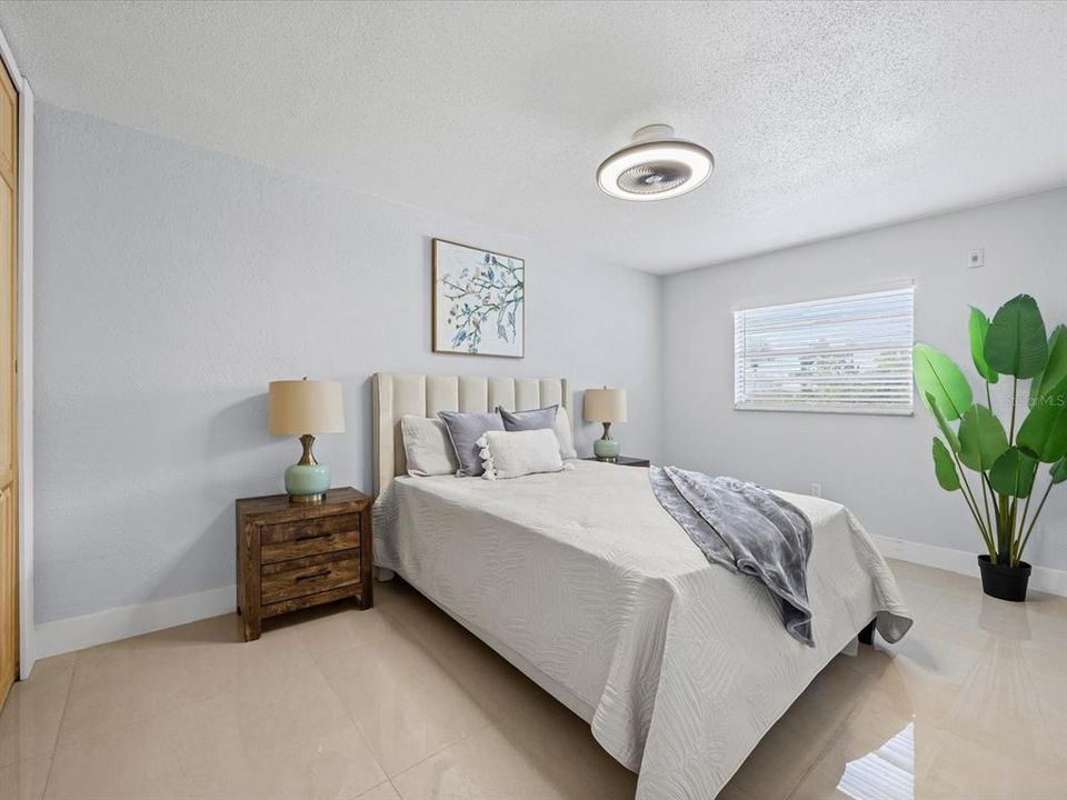 待售: $219,000 (2 贝兹, 1 浴室, 808 平方英尺)