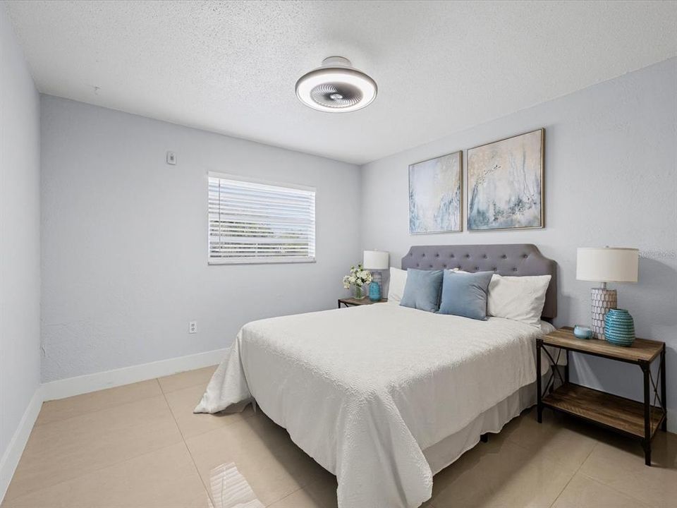 待售: $219,000 (2 贝兹, 1 浴室, 808 平方英尺)