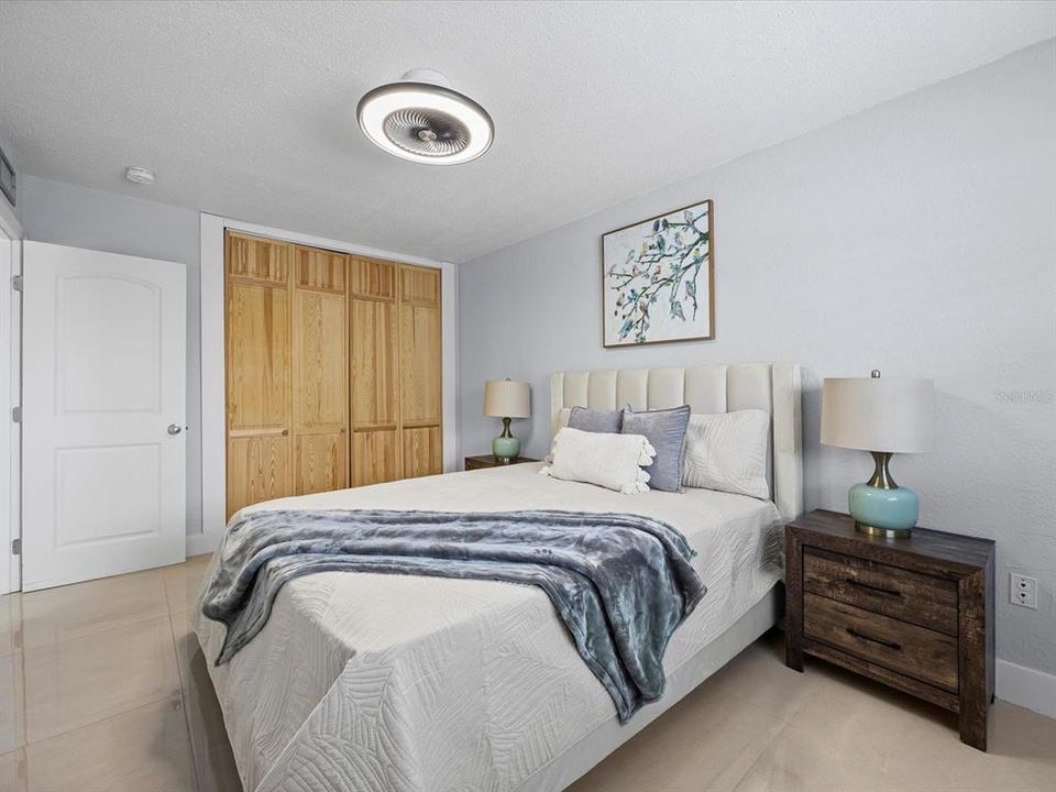 待售: $219,000 (2 贝兹, 1 浴室, 808 平方英尺)