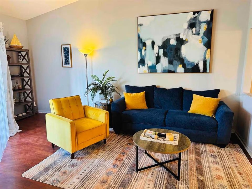 待售: $260,000 (1 贝兹, 1 浴室, 750 平方英尺)