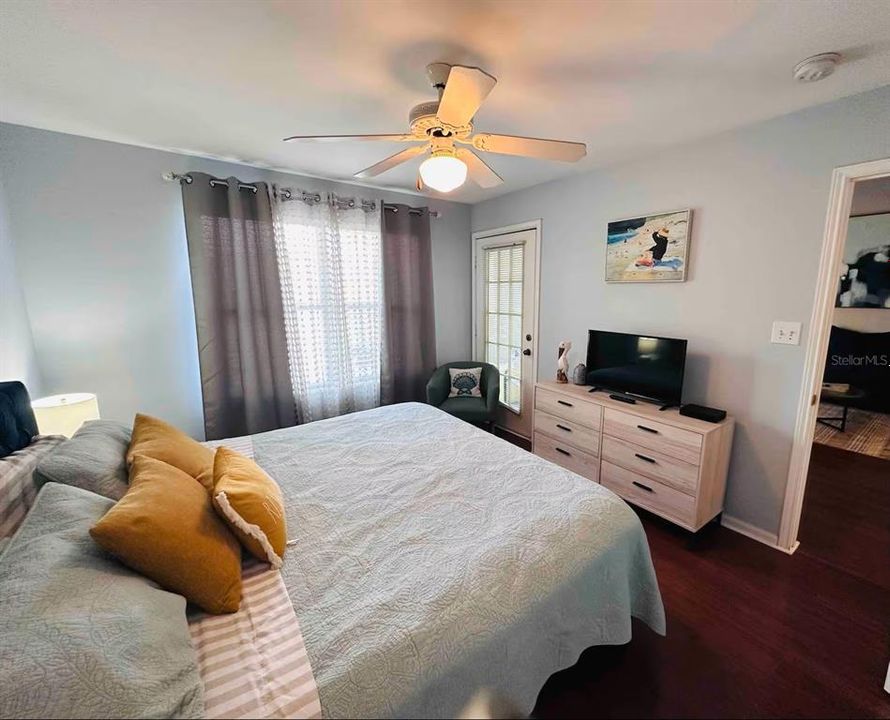 待售: $260,000 (1 贝兹, 1 浴室, 750 平方英尺)