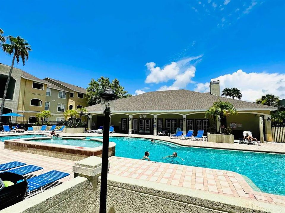 待售: $260,000 (1 贝兹, 1 浴室, 750 平方英尺)