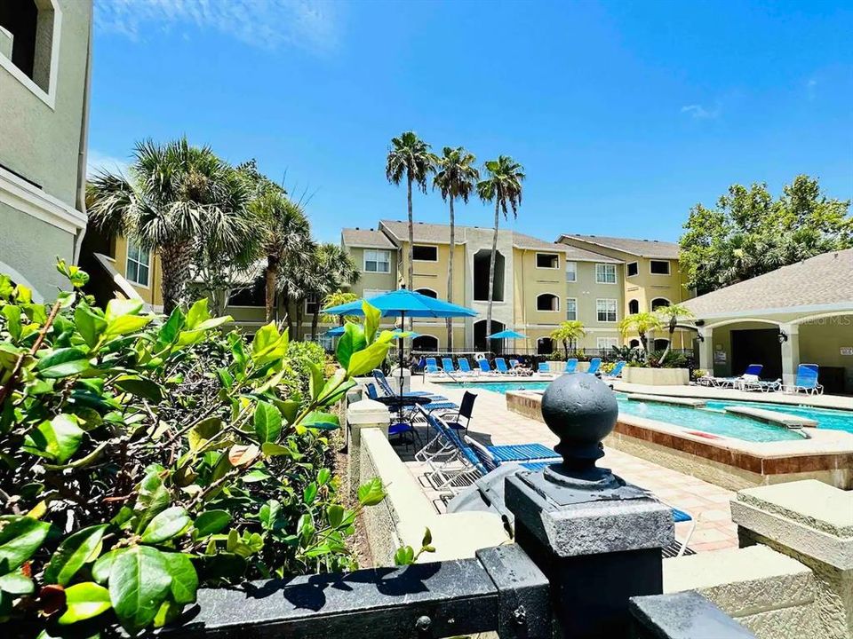 待售: $260,000 (1 贝兹, 1 浴室, 750 平方英尺)