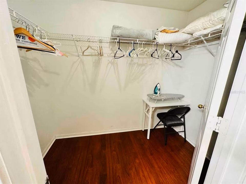 待售: $260,000 (1 贝兹, 1 浴室, 750 平方英尺)