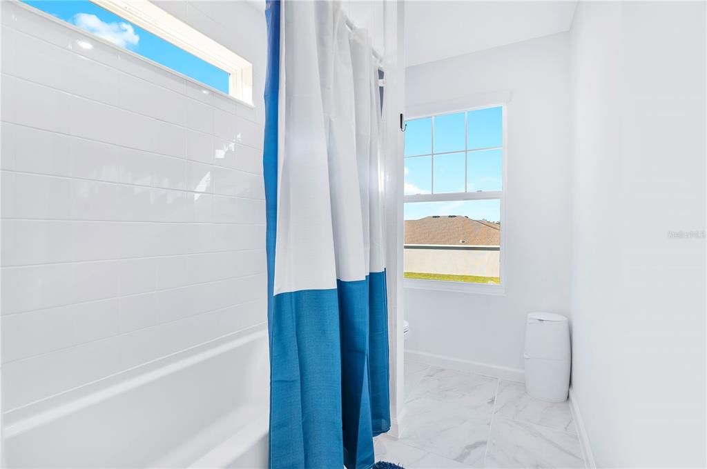 En Venta: $639,000 (4 camas, 3 baños, 3318 Pies cuadrados)