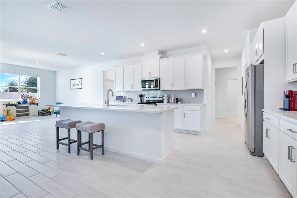 En Venta: $639,000 (4 camas, 3 baños, 3318 Pies cuadrados)