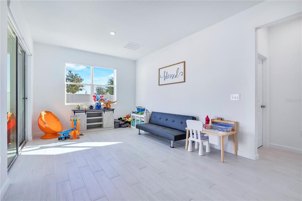 En Venta: $639,000 (4 camas, 3 baños, 3318 Pies cuadrados)