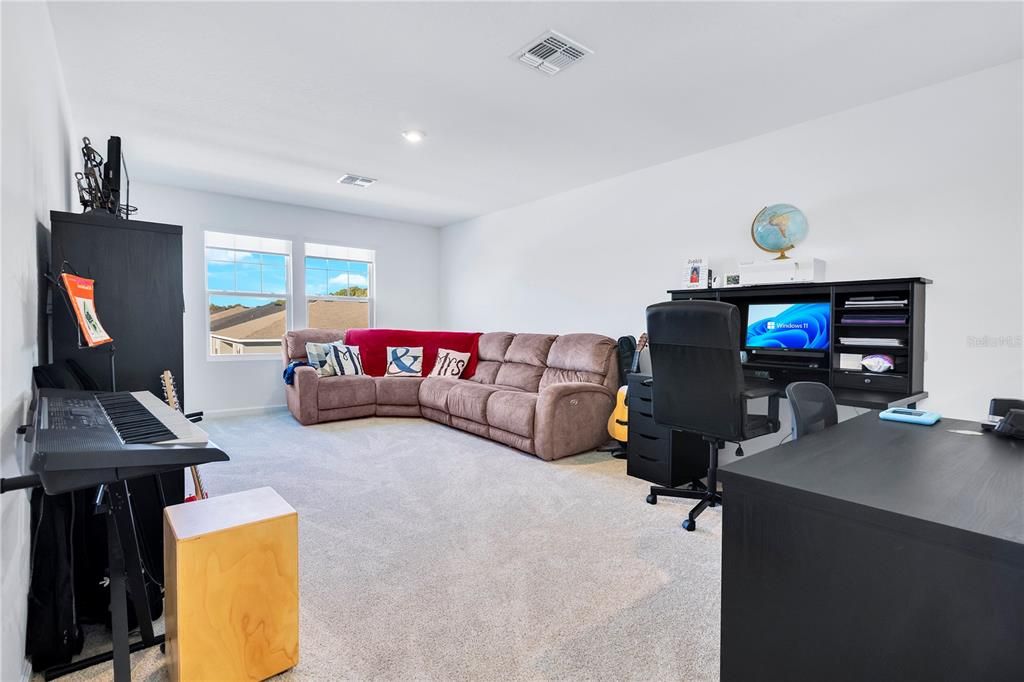 En Venta: $639,000 (4 camas, 3 baños, 3318 Pies cuadrados)