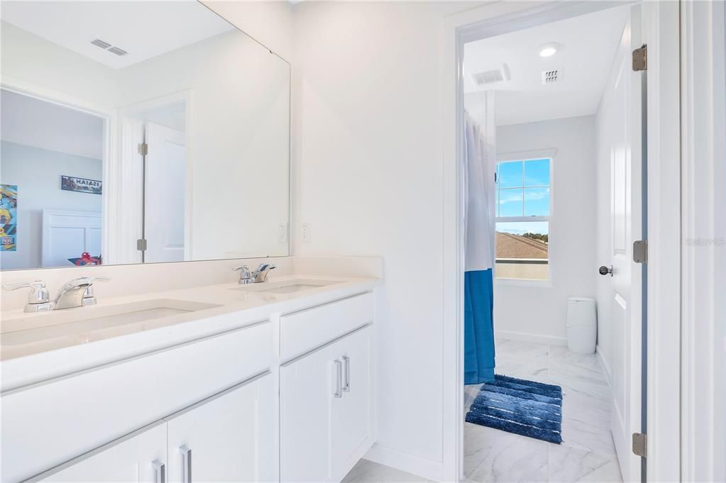 En Venta: $639,000 (4 camas, 3 baños, 3318 Pies cuadrados)