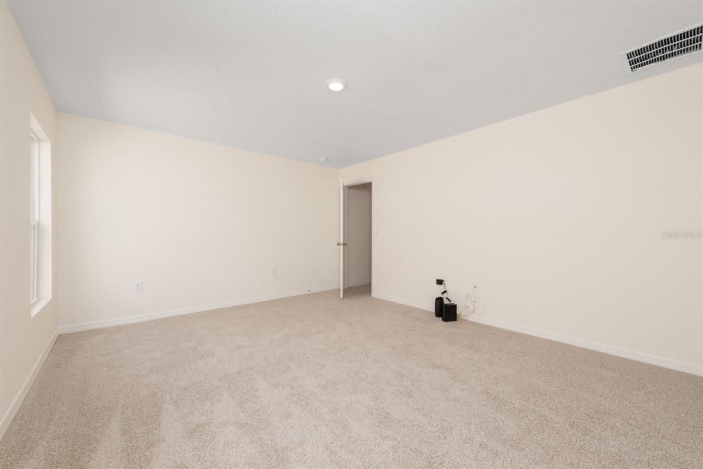 出租: $2,500 (4 贝兹, 3 浴室, 2761 平方英尺)