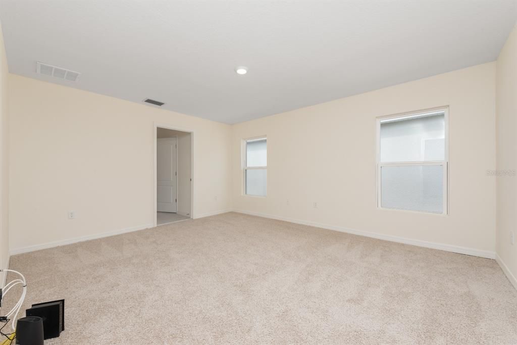 出租: $2,500 (4 贝兹, 3 浴室, 2761 平方英尺)