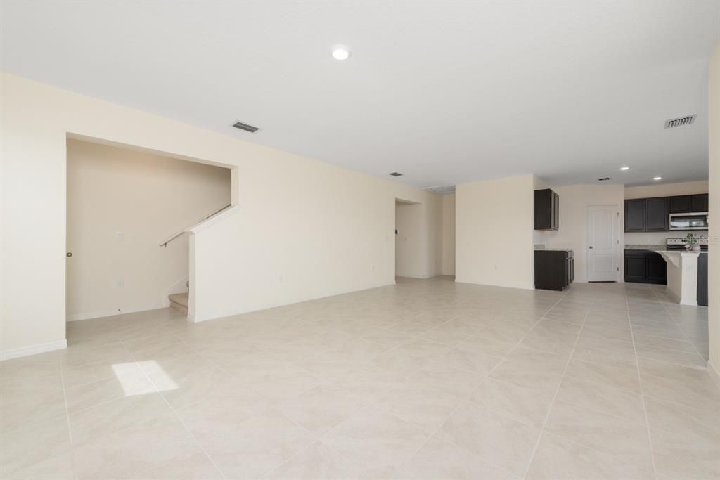 出租: $2,500 (4 贝兹, 3 浴室, 2761 平方英尺)