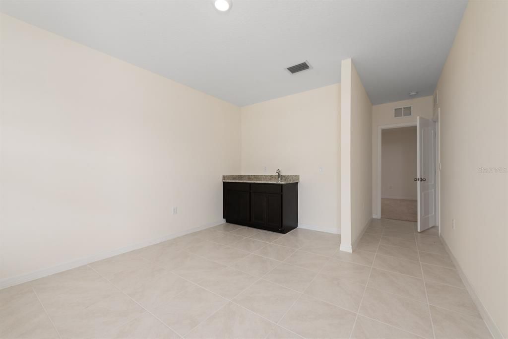 出租: $2,500 (4 贝兹, 3 浴室, 2761 平方英尺)