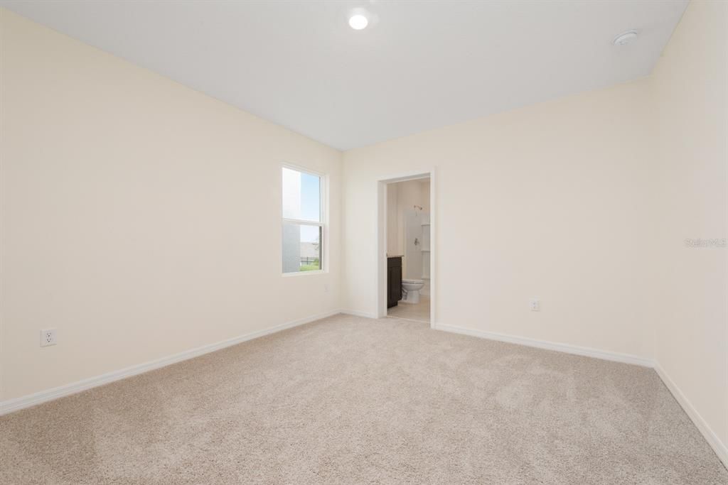 出租: $2,500 (4 贝兹, 3 浴室, 2761 平方英尺)