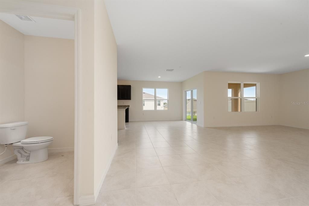 出租: $2,500 (4 贝兹, 3 浴室, 2761 平方英尺)