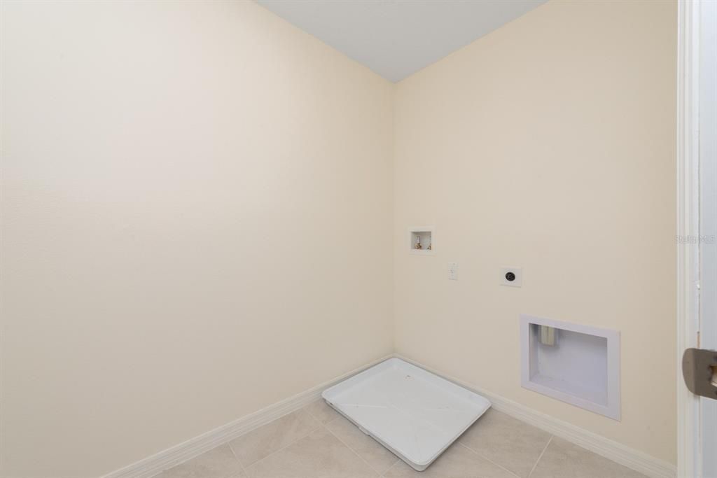 出租: $2,500 (4 贝兹, 3 浴室, 2761 平方英尺)