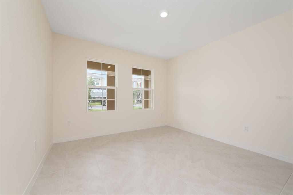 出租: $2,500 (4 贝兹, 3 浴室, 2761 平方英尺)