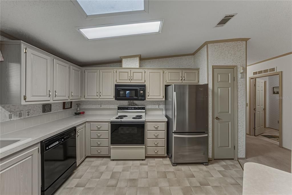 На продажу: $280,000 (2 спален, 2 ванн, 1680 Квадратных фут)