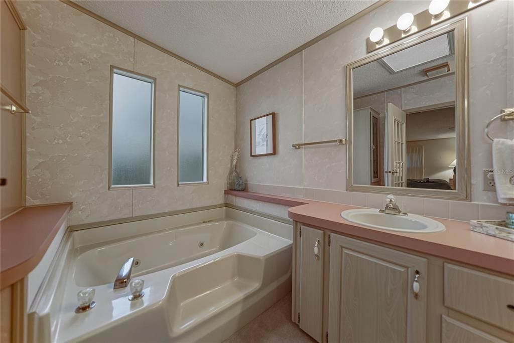 На продажу: $280,000 (2 спален, 2 ванн, 1680 Квадратных фут)