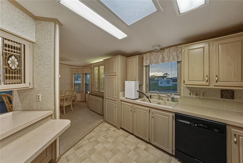 На продажу: $280,000 (2 спален, 2 ванн, 1680 Квадратных фут)