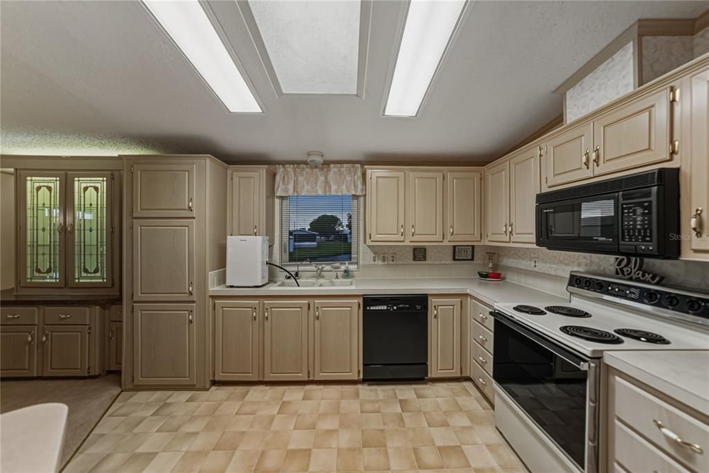 На продажу: $280,000 (2 спален, 2 ванн, 1680 Квадратных фут)