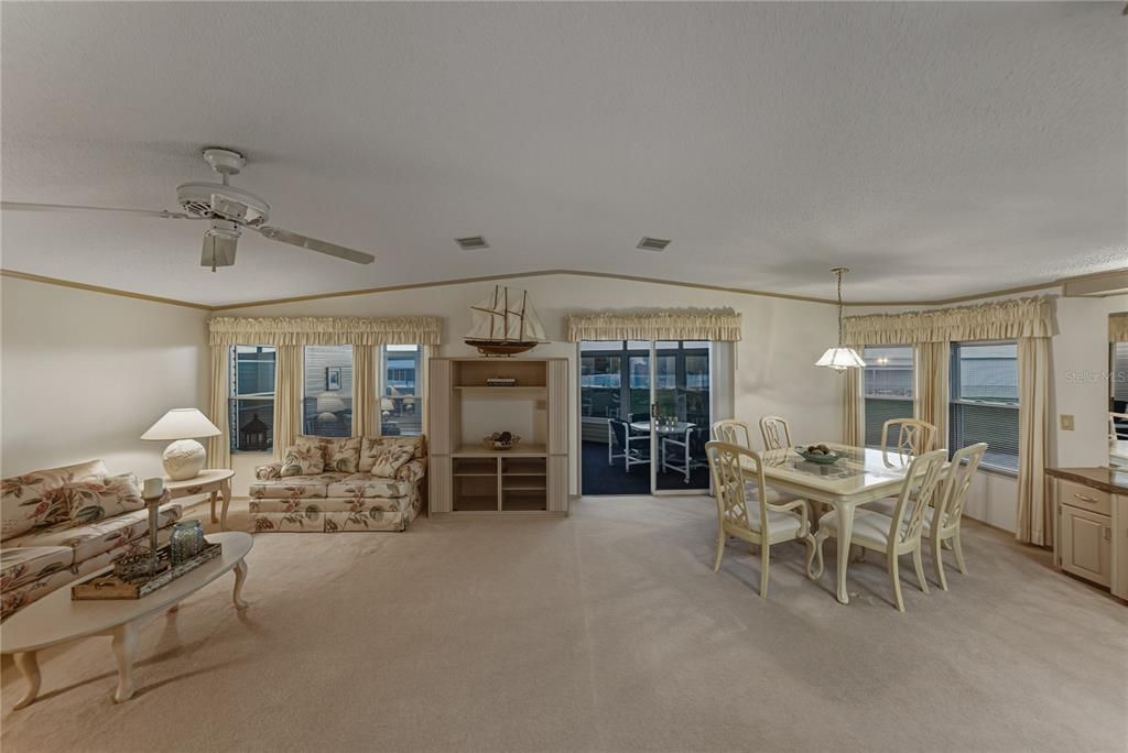 На продажу: $280,000 (2 спален, 2 ванн, 1680 Квадратных фут)