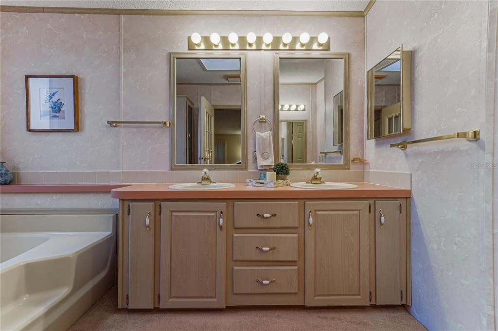 На продажу: $280,000 (2 спален, 2 ванн, 1680 Квадратных фут)