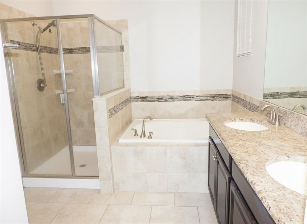 For Rent: $2,350 (4 beds, 3 baths, 2027 Square Feet)