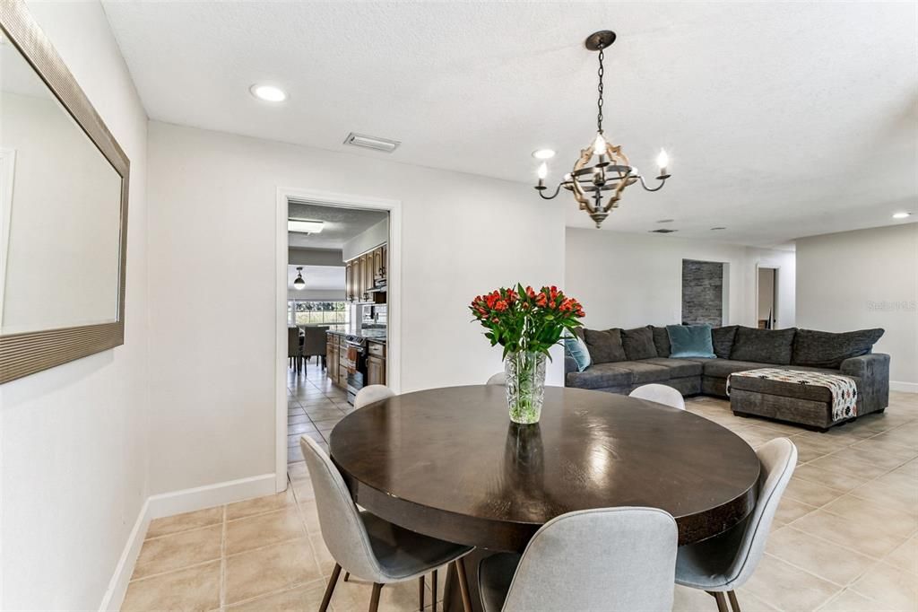 待售: $524,900 (3 贝兹, 3 浴室, 2056 平方英尺)