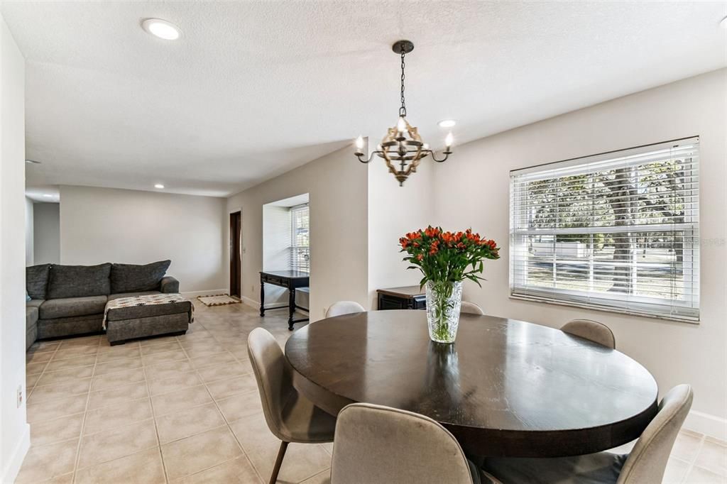 待售: $524,900 (3 贝兹, 3 浴室, 2056 平方英尺)