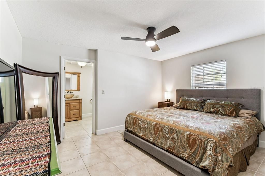 待售: $524,900 (3 贝兹, 3 浴室, 2056 平方英尺)